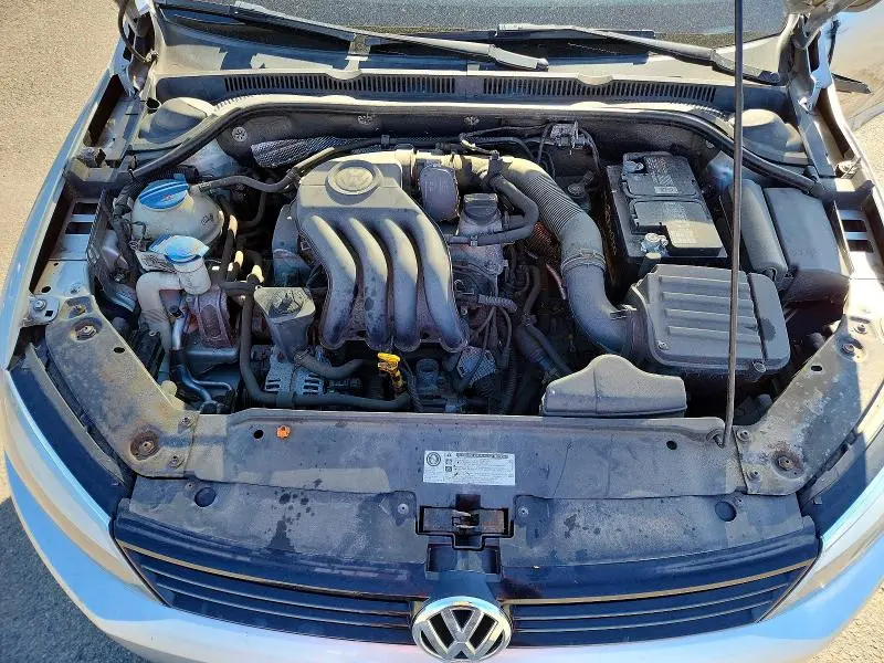 2011 VOLKSWAGEN JETTA BASE  