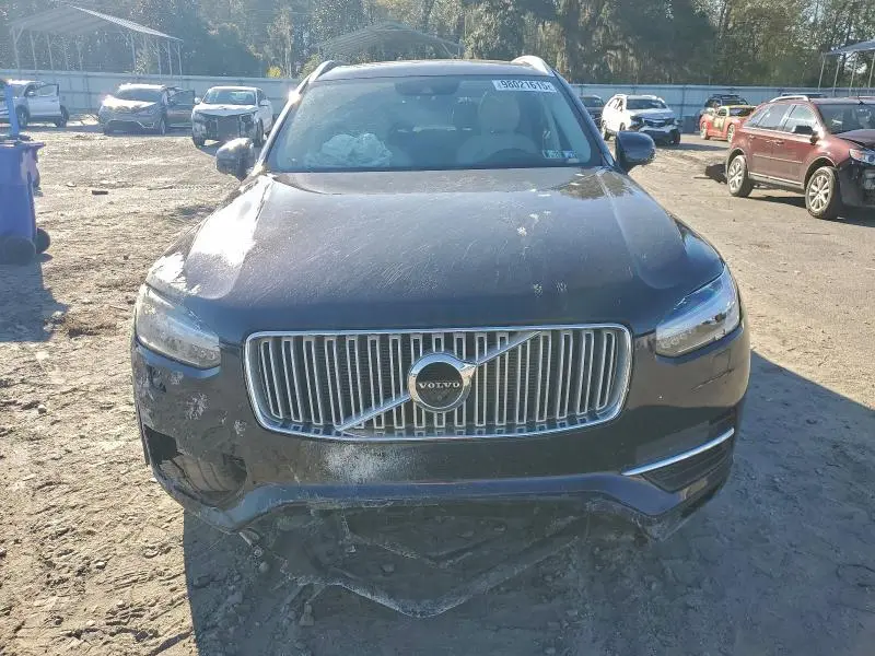 2017 VOLVO XC90 T6  