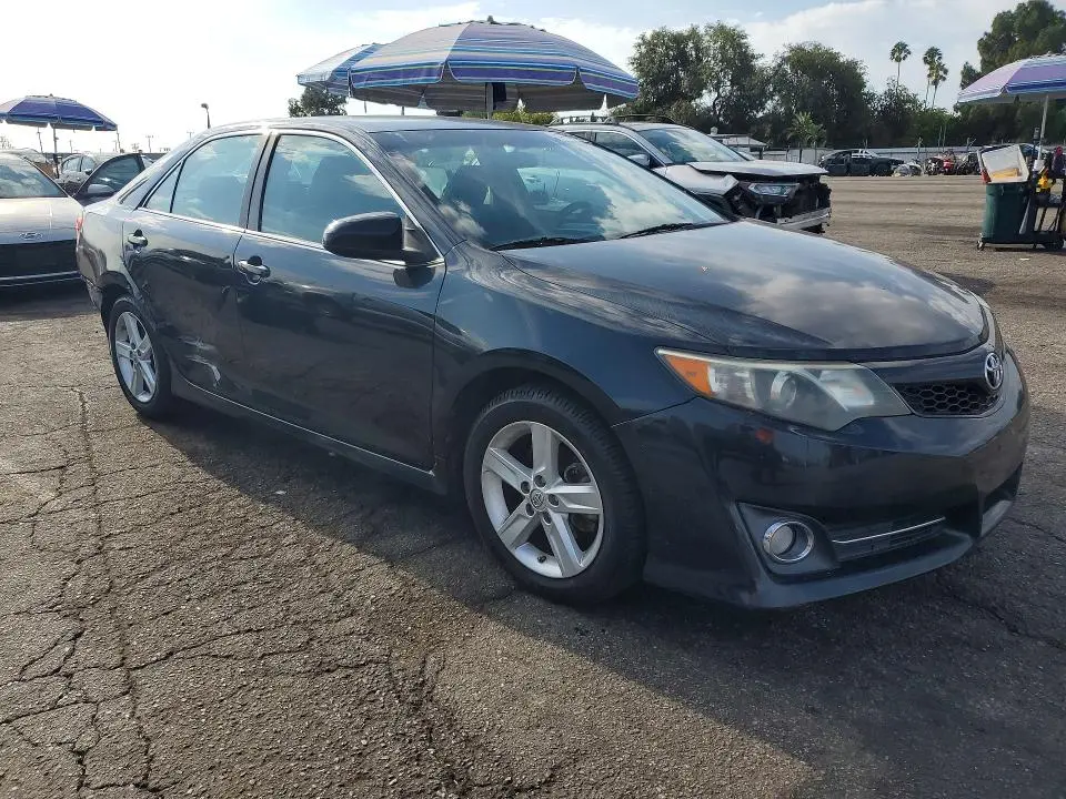 2014 TOYOTA CAMRY SE  