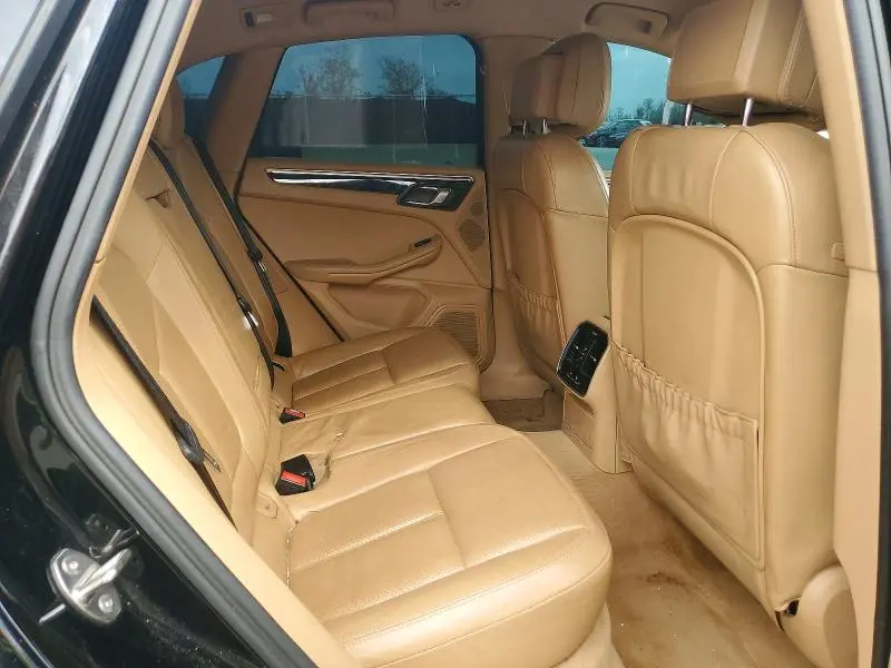2016 PORSCHE MACAN S  