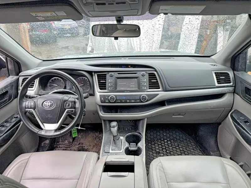 2014 TOYOTA HIGHLANDER LE  