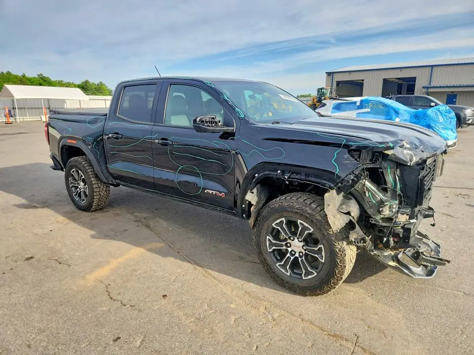 2024 GMC CANYON AT4  