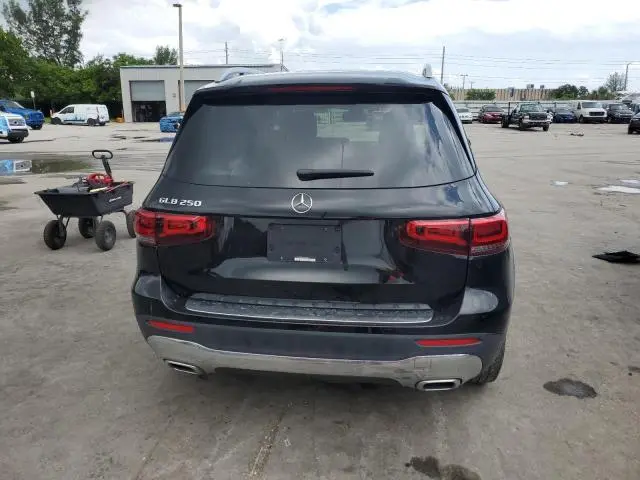 2022 MERCEDES-BENZ GLB 250  