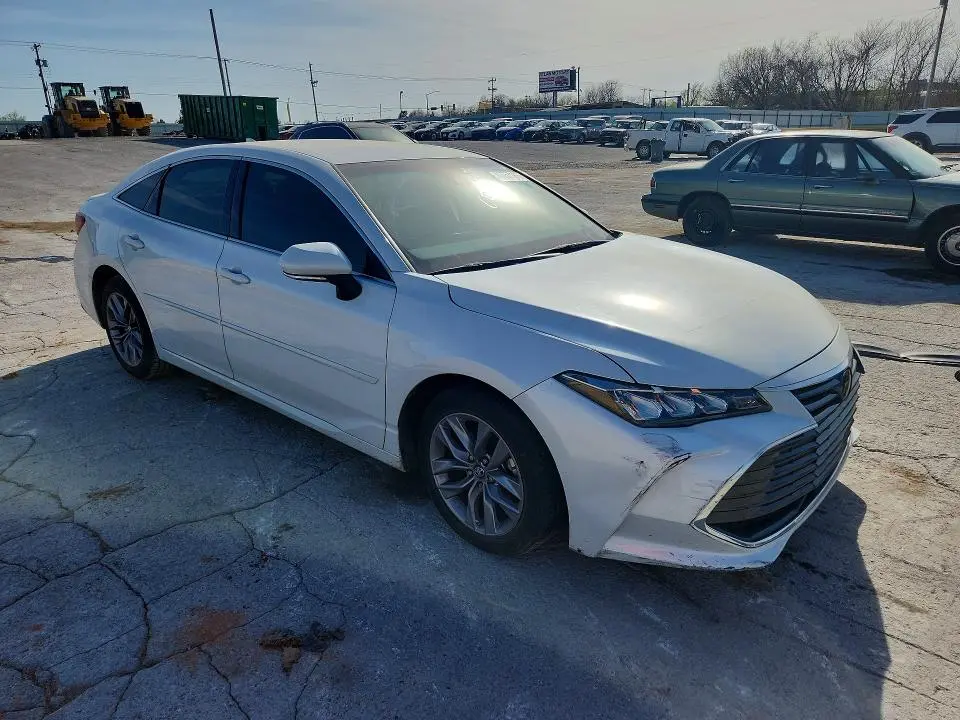 2020 TOYOTA AVALON XLE  