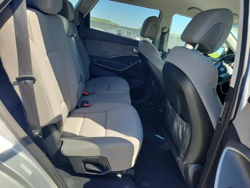 2017 HYUNDAI SANTA FE SE  