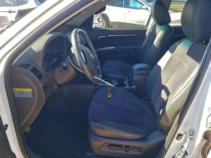 2011 HYUNDAI SANTA FE SE  