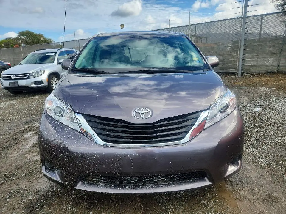 2011 TOYOTA SIENNA LE  