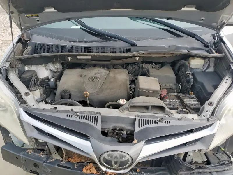 2019 TOYOTA SIENNA XLE  