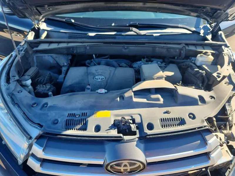 2019 TOYOTA HIGHLANDER XLE  