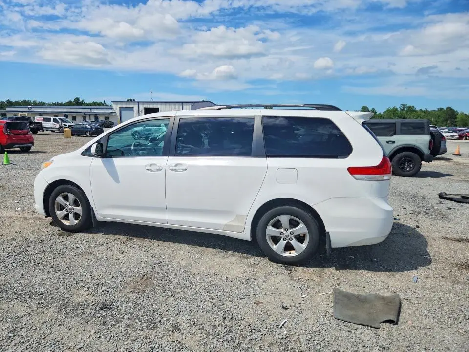 2012 TOYOTA SIENNA LE  