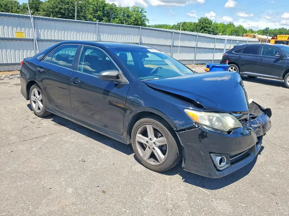 2014 TOYOTA CAMRY SE  