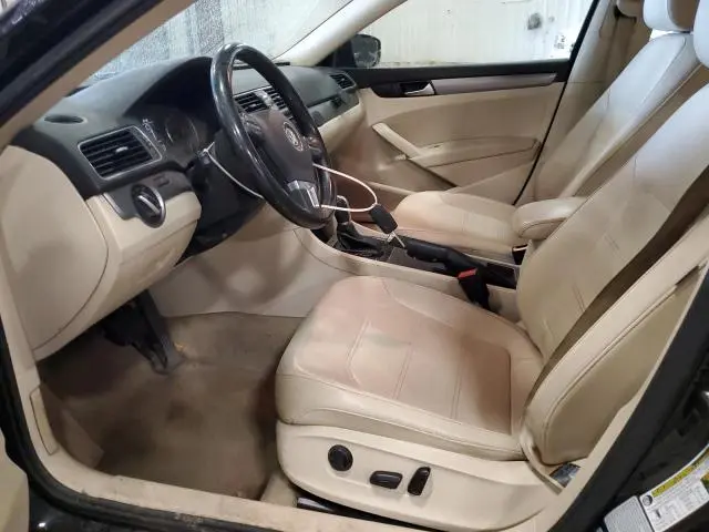 2015 VOLKSWAGEN PASSAT SE  