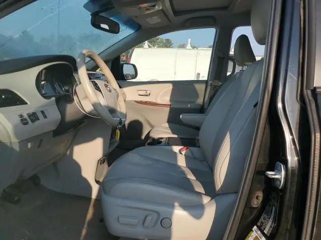 2014 TOYOTA SIENNA XLE  