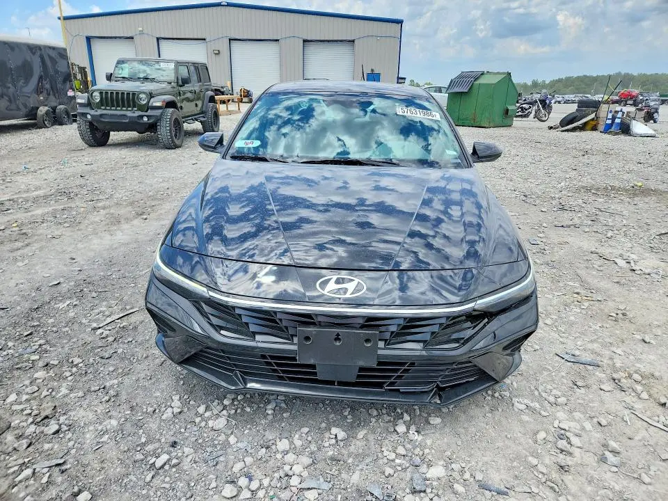 2025 HYUNDAI ELANTRA SEL  