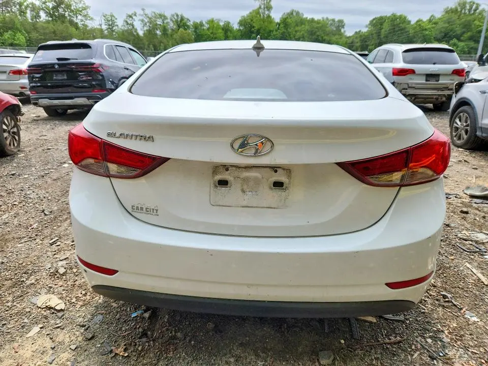 2016 HYUNDAI ELANTRA SE  