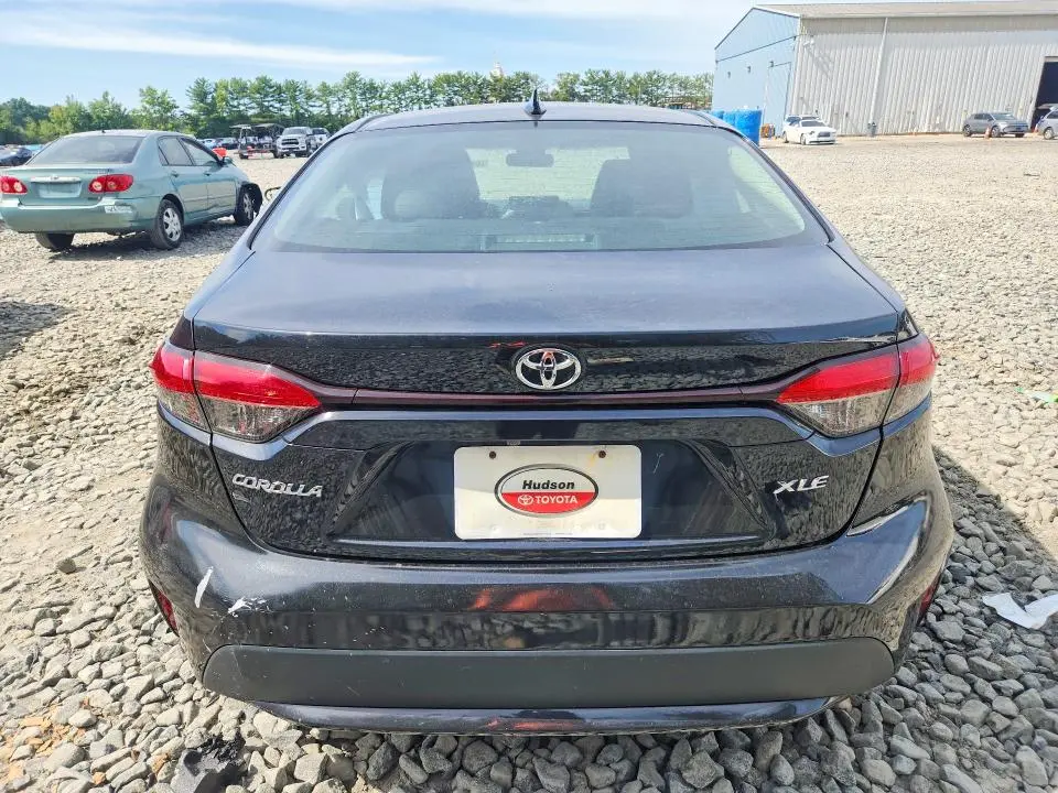 2021 TOYOTA COROLLA XLE  