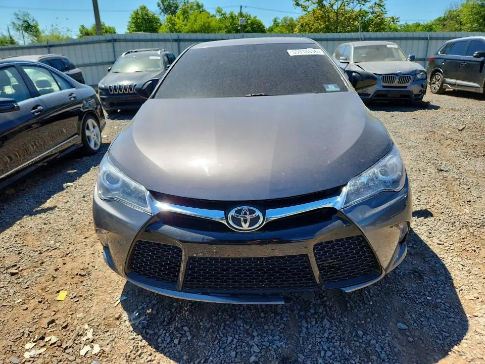 2016 TOYOTA CAMRY SE  