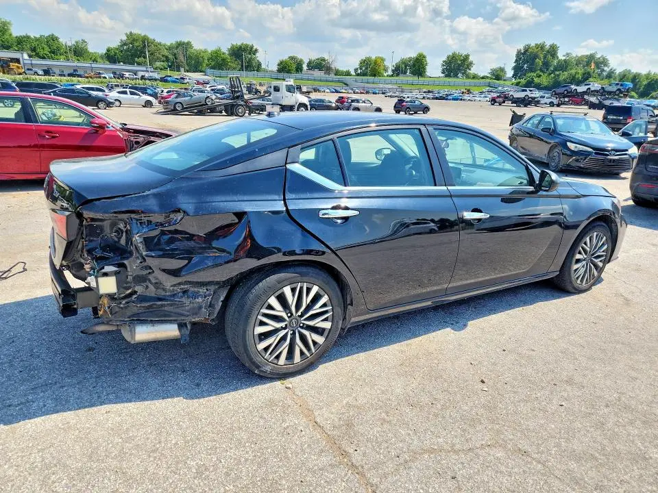2024 NISSAN ALTIMA SV  