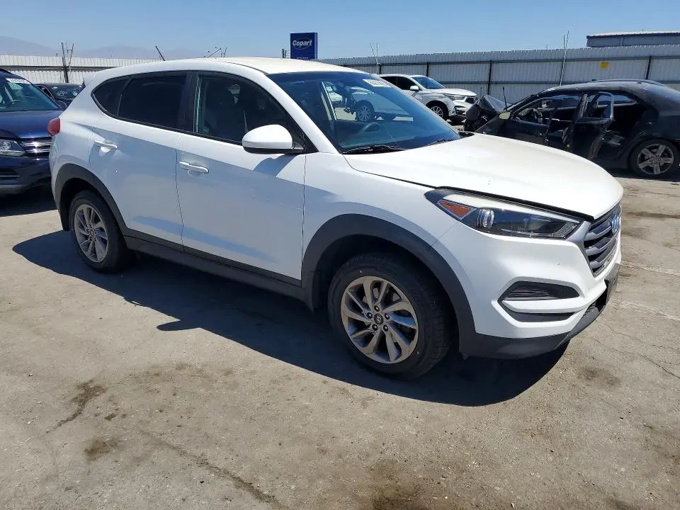 2018 HYUNDAI TUCSON SE  