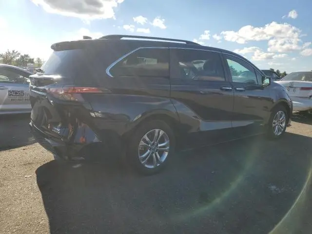 2021 TOYOTA SIENNA XSE  