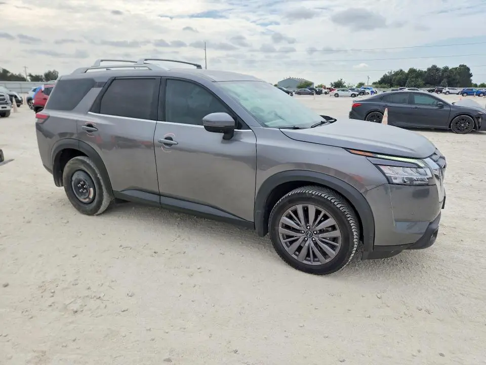 2023 NISSAN PATHFINDER SL  