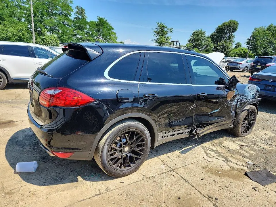 2014 PORSCHE CAYENNE   