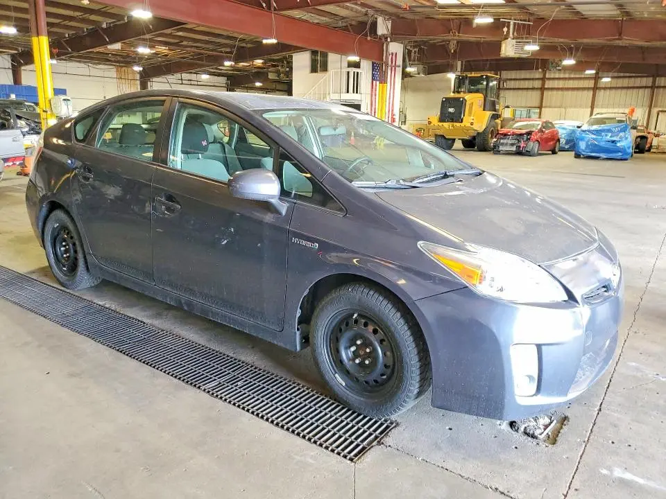2010 TOYOTA PRIUS III  