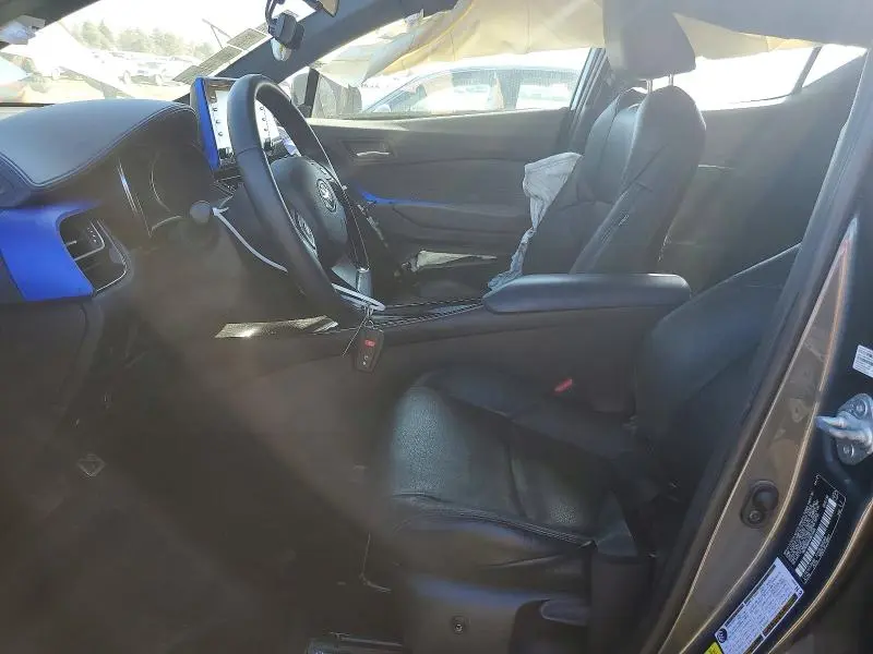 2021 TOYOTA C-HR XLE  