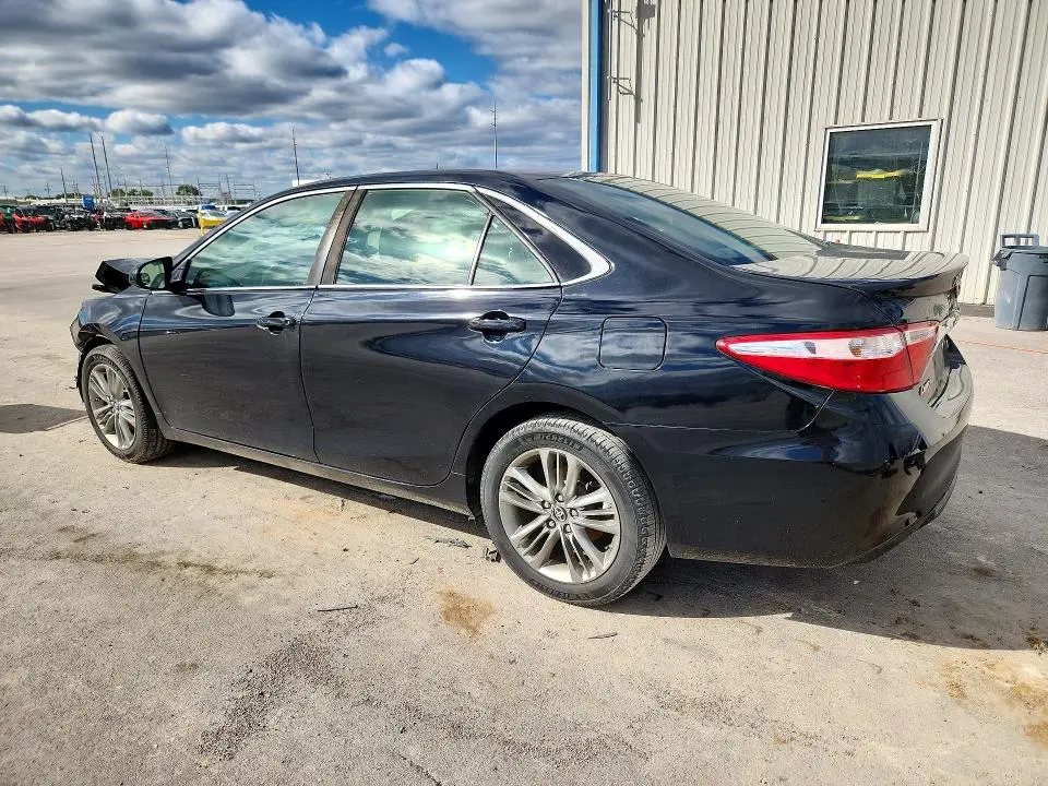 2017 TOYOTA CAMRY SE  