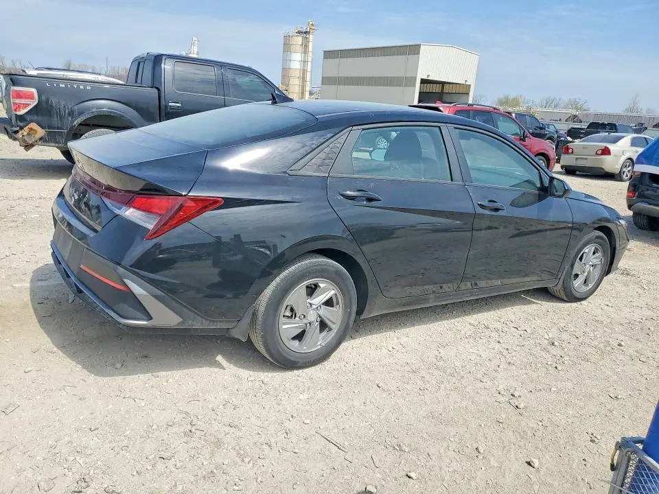 2024 HYUNDAI ELANTRA SE  