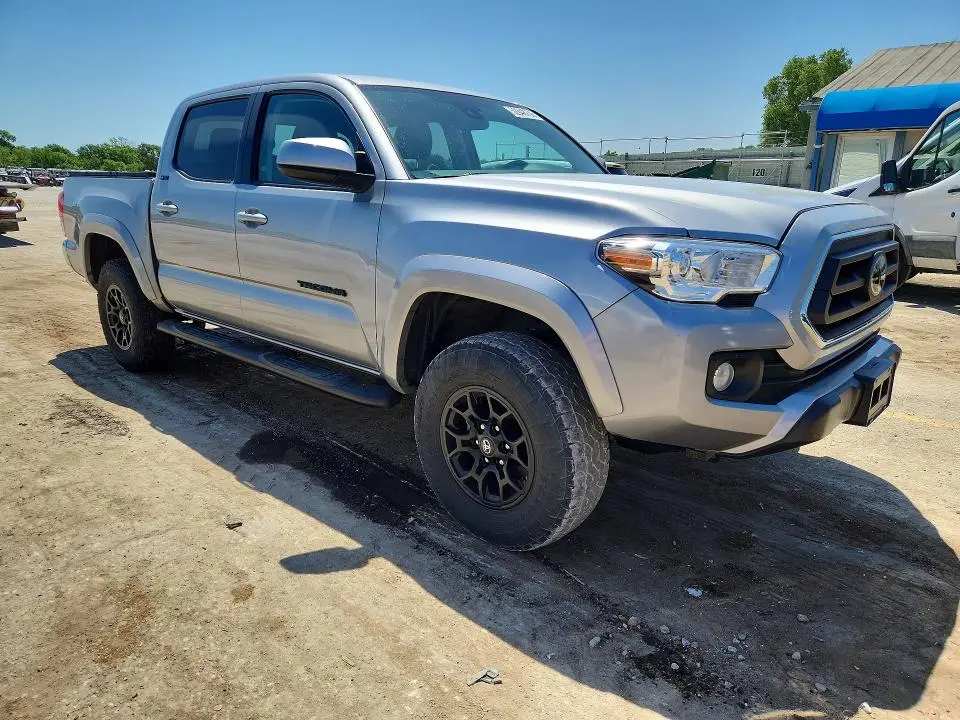 2020 TOYOTA TACOMA SR5 V6  