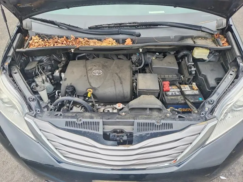 2017 TOYOTA SIENNA XLE 8-PASSENGER  