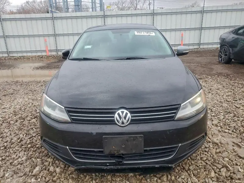 2013 VOLKSWAGEN JETTA SE  