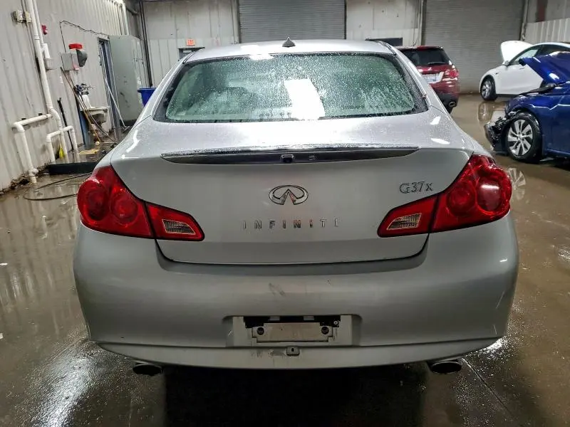 2011 INFINITI G37   