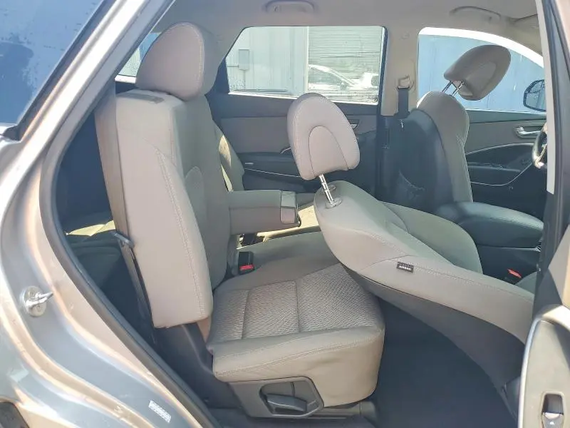 2018 HYUNDAI SANTA FE SE  