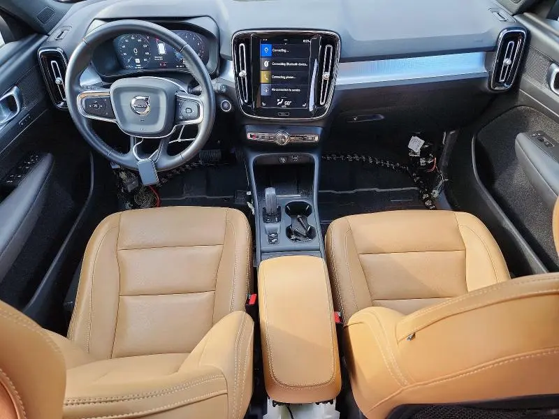2020 VOLVO XC40 T5 MOMENTUM  