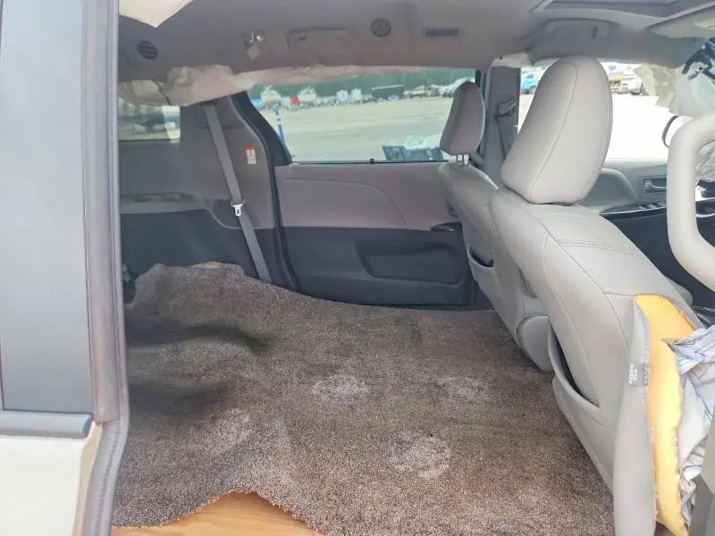 2016 TOYOTA SIENNA XLE 8-PASSENGER  