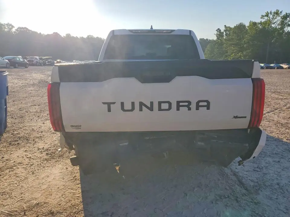 2024 TOYOTA TUNDRA SR5  