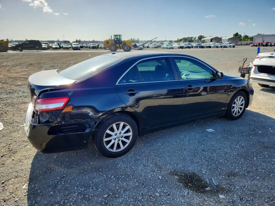 2011 TOYOTA CAMRY XLE  