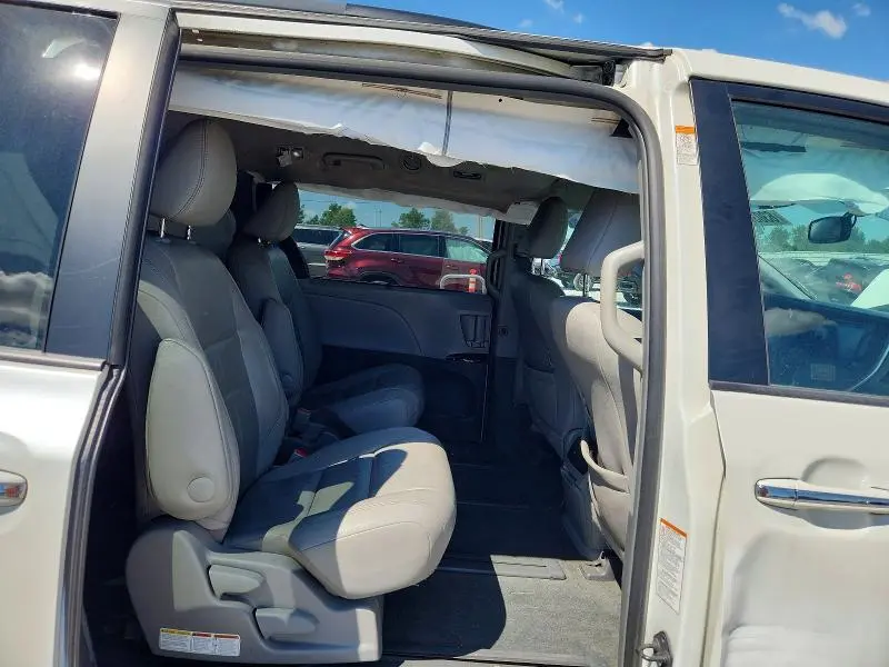 2015 TOYOTA SIENNA XLE PREMIUM 7-PASSENGER  