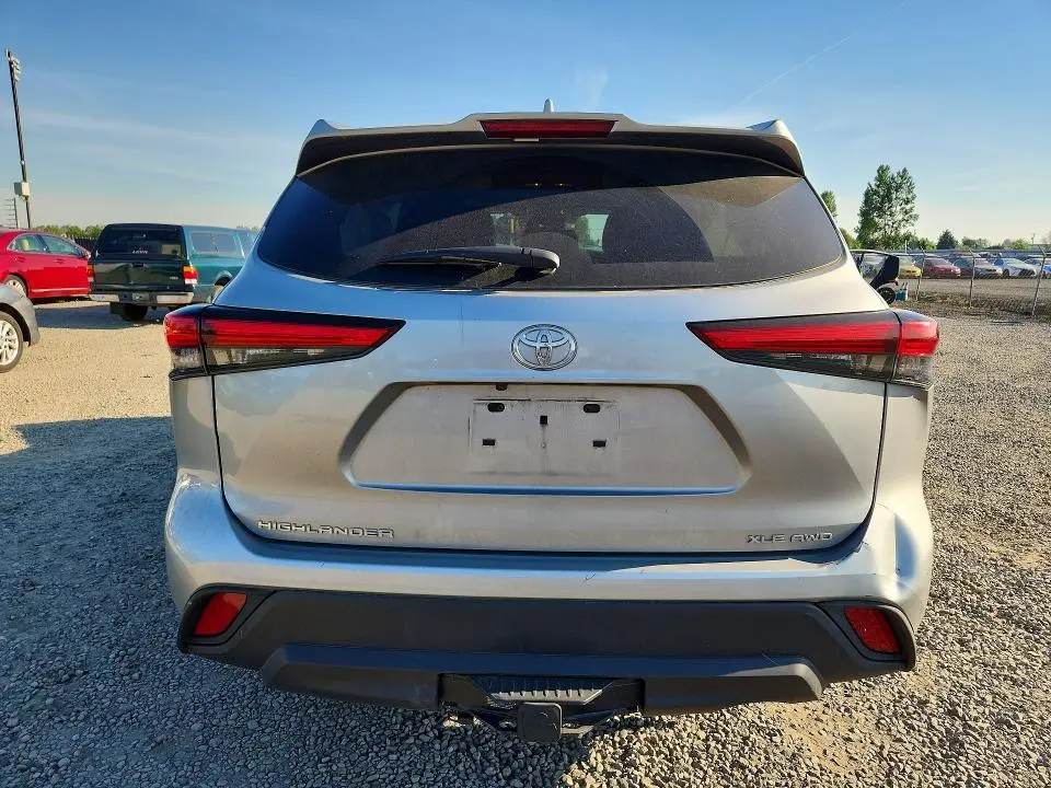 2020 TOYOTA HIGHLANDER XLE  