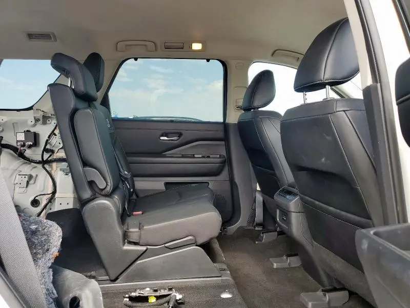 2022 NISSAN PATHFINDER SL  