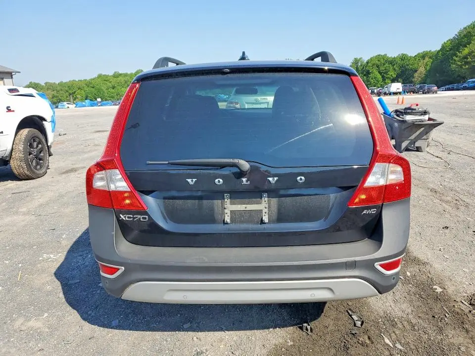 2011 VOLVO XC70 3.2  