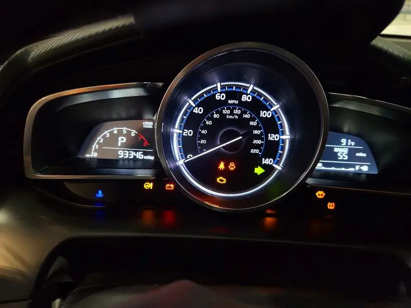 2019 TOYOTA YARIS XLE  