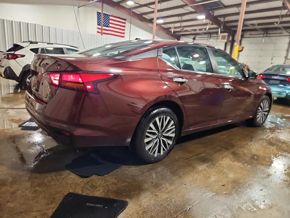 2023 NISSAN ALTIMA SV  