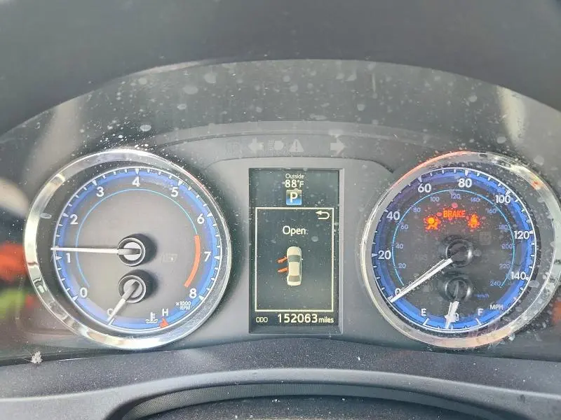 2018 TOYOTA COROLLA SE  