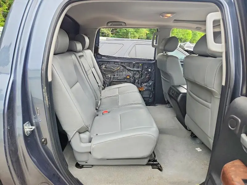 2010 TOYOTA TUNDRA CREWMAX LIMITED  
