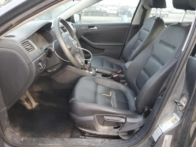 2011 VOLKSWAGEN JETTA SE  