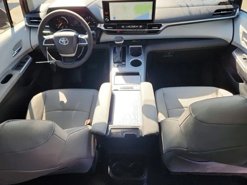 2025 TOYOTA SIENNA   