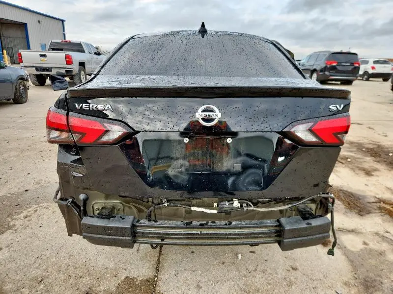 2022 NISSAN VERSA SV  